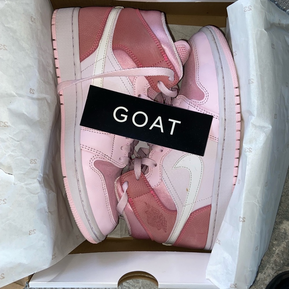 Jordan 1 digital pink